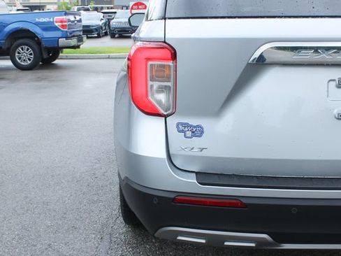 Used 2020 Ford Explorer XLT w/ Equipment Group 202A AWD/4WD image 36