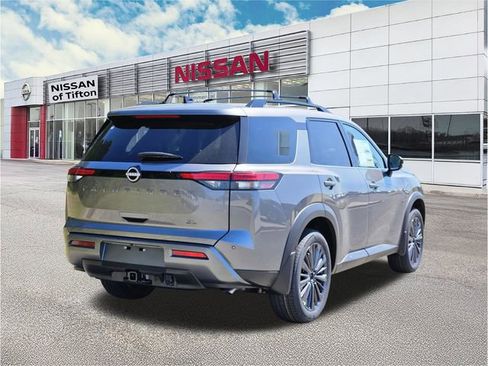 New 2026 Nissan Pathfinder SL w/ SL Premium Package (P04) FWD image 4