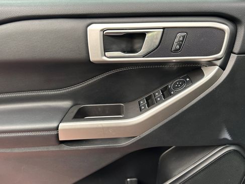 Used 2023 Ford Explorer XLT image 14