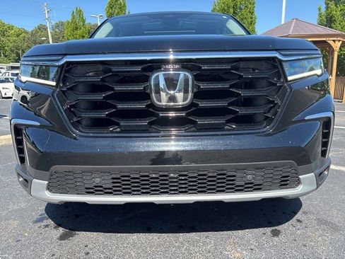 Certified 2025 Honda Pilot Touring image 2