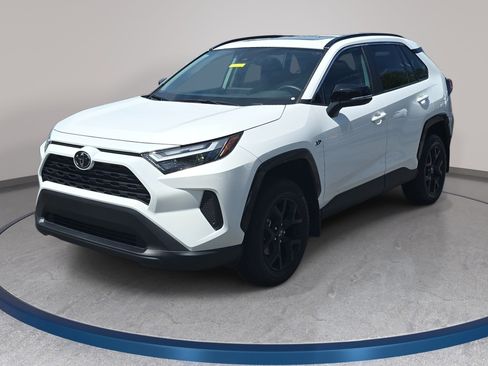 Used 2025 Toyota RAV4 XLE FWD image 1