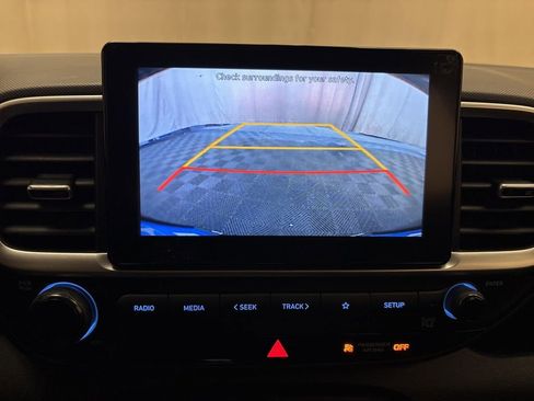 Used 2020 Hyundai Venue SEL FWD image 18
