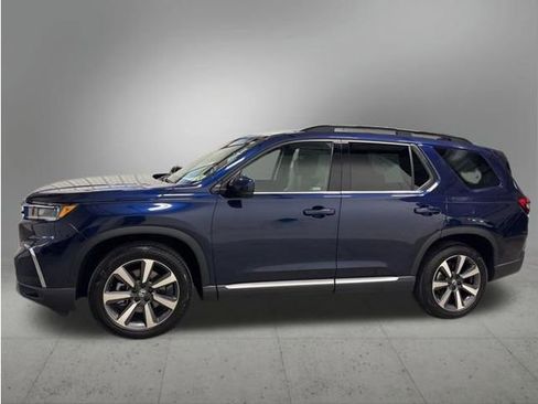 Certified 2023 Honda Pilot Touring image 2