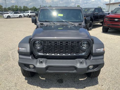 Used 2025 Jeep Wrangler Unlimited Sport AWD/4WD image 3