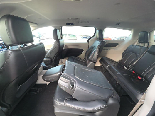 Used 2024 Chrysler Pacifica Limited FWD image 13