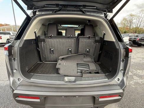 New 2025 Nissan Pathfinder SV image 17