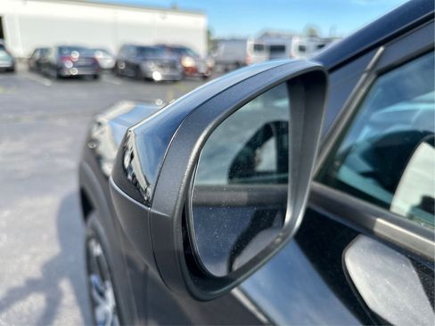 Used 2024 Chevrolet Trax RS FWD image 25
