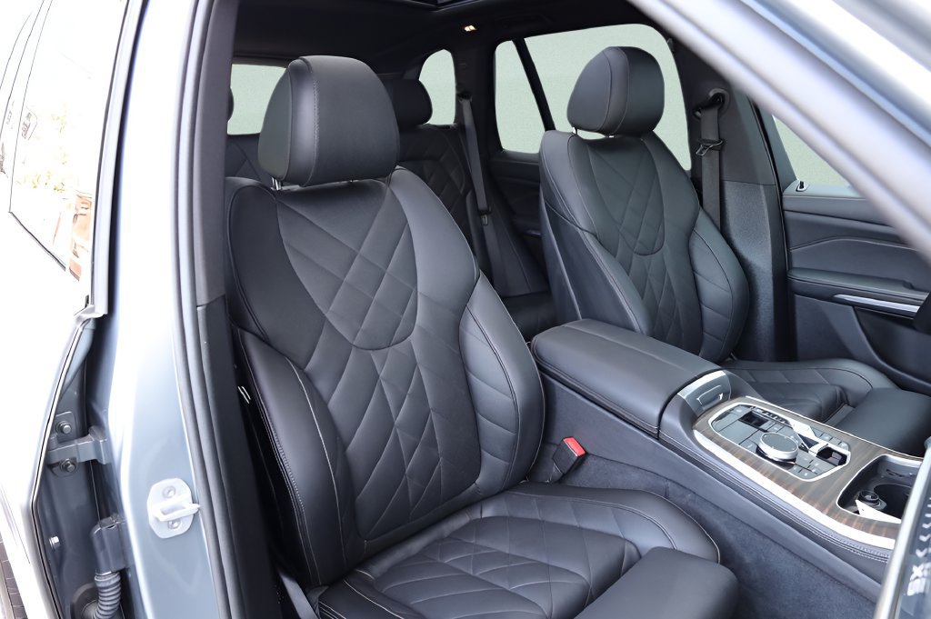 Used 2024 BMW X5 xDrive40i w/ Parking Assistance Package AWD/4WD image 19
