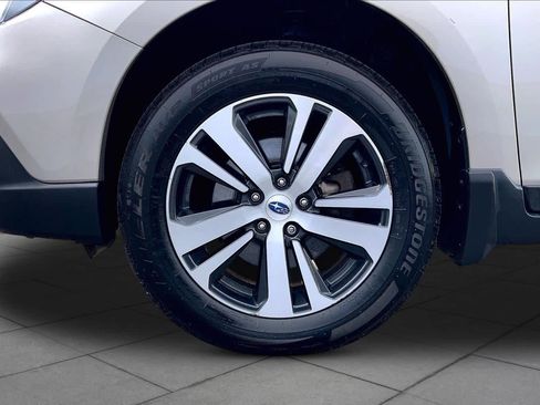 Used 2018 Subaru Outback 2.5i Limited AWD/4WD image 11