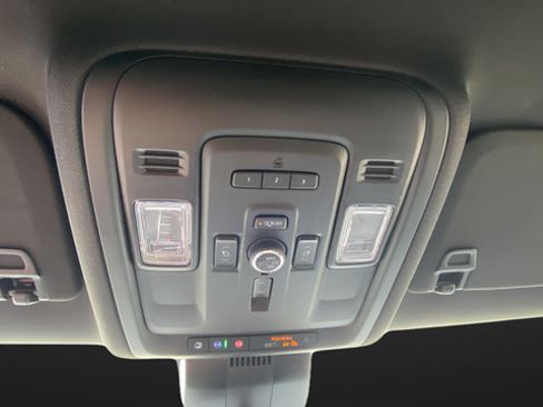 Used 2024 Chevrolet Tahoe Premier AWD/4WD image 20