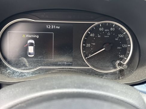 Used 2025 Nissan Versa SV FWD image 9