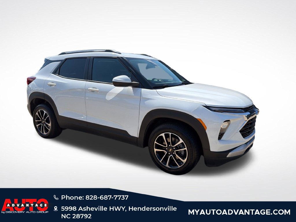 Used 2025 Chevrolet TrailBlazer LT FWD image 3