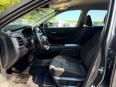 Used 2025 Nissan Rogue SV AWD/4WD image 24
