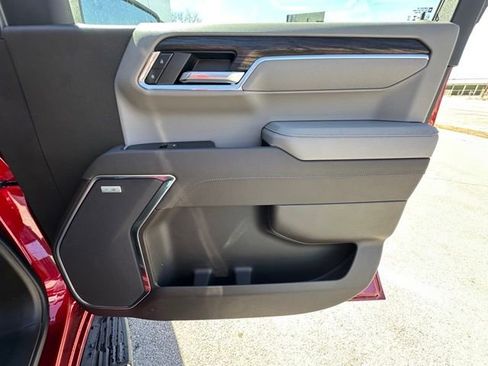 New 2026 GMC Sierra 1500 SLT image 32