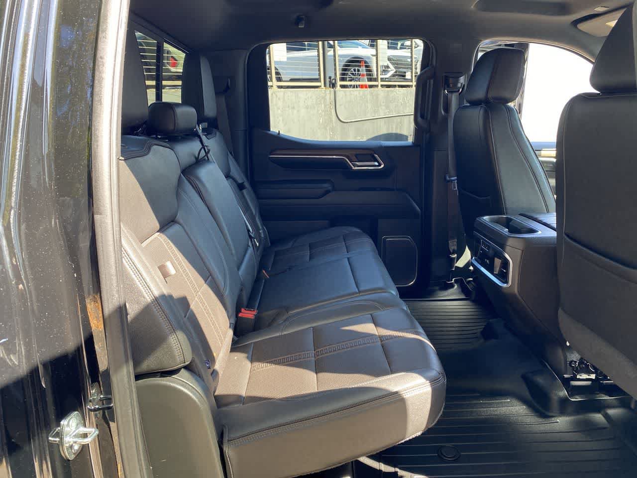 Used 2022 Chevrolet Silverado 1500 High Country w/ Technology Package AWD/4WD image 17