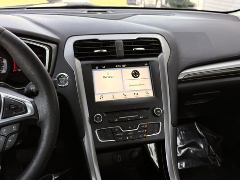 Used 2018 Ford Fusion SE w/ Equipment Group 602A FWD image 31