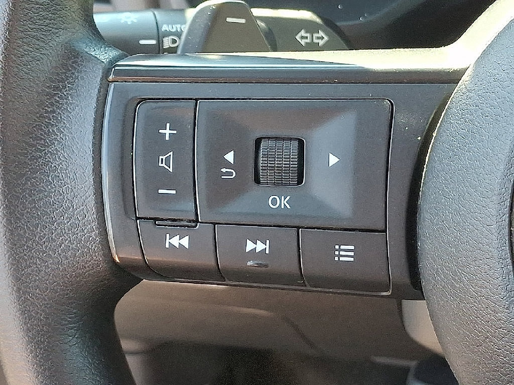 Used 2024 Nissan Rogue S AWD/4WD image 21