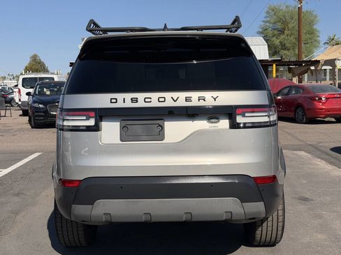Used 2017 Land Rover Discovery SE image 11