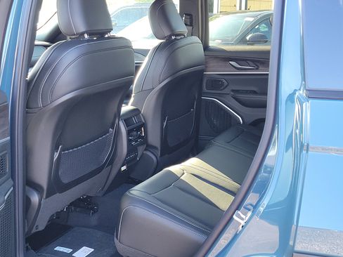 New 2026 Jeep Grand Cherokee Limited AWD/4WD image 12