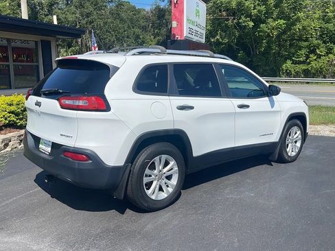Used 2015 Jeep Cherokee Sport FWD image 7