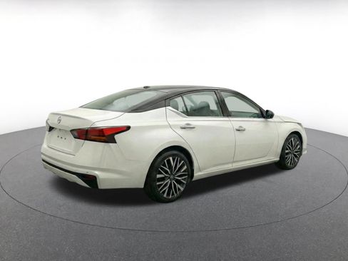 Used 2025 Nissan Altima 2.5 SV FWD image 9