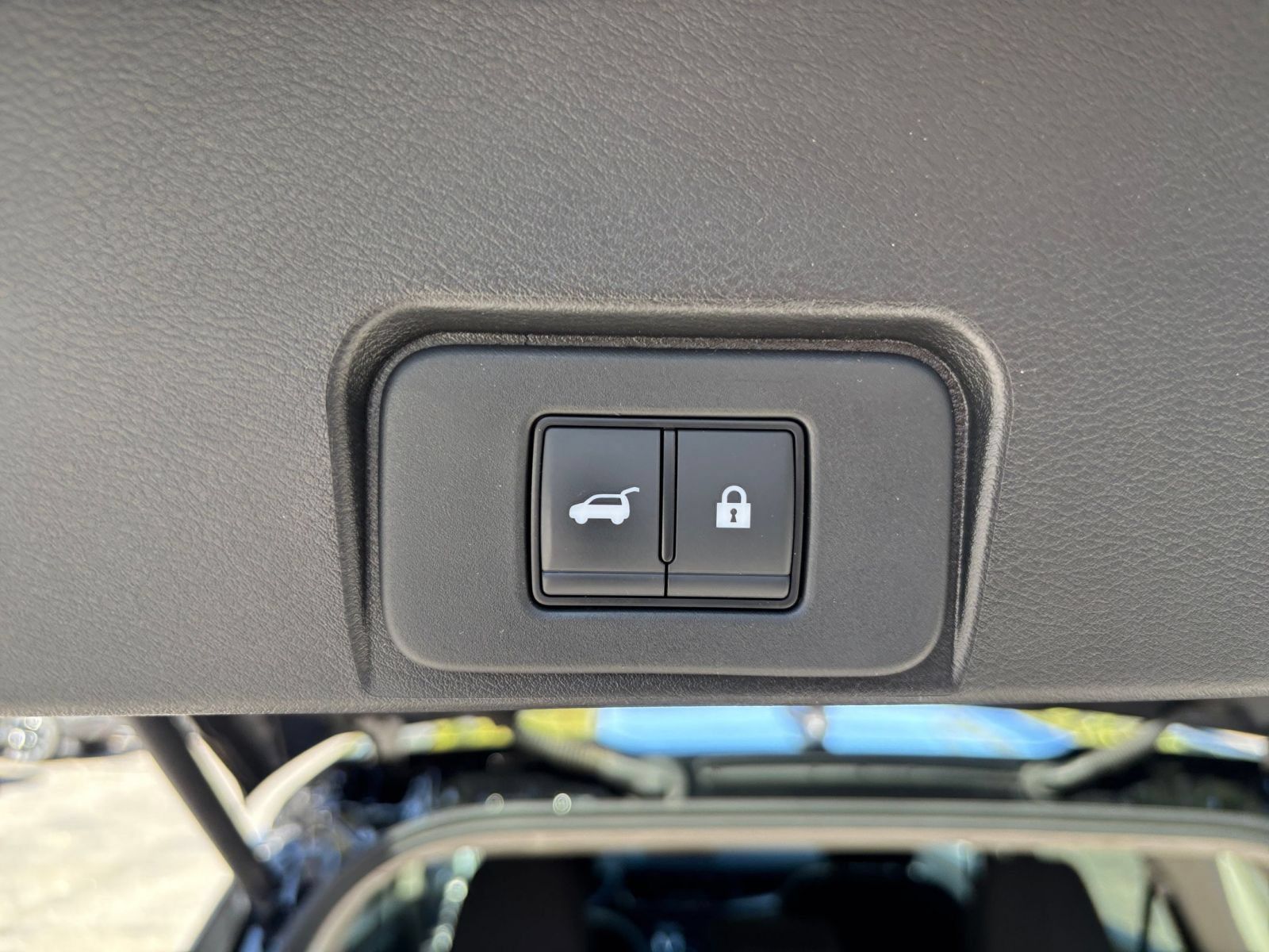 Used 2025 Nissan Rogue SV AWD/4WD image 22