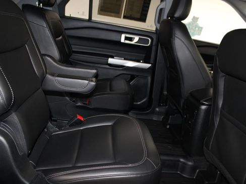 Used 2023 Ford Explorer XLT w/ Equipment Group 202A AWD/4WD image 33