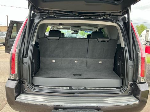 Used 2016 GMC Yukon SLT w/ Open Road Package AWD/4WD image 30