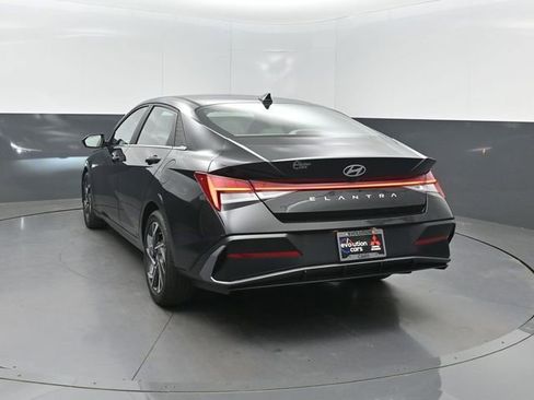 Used 2024 Hyundai Elantra SEL w/ Convenience Package FWD image 3
