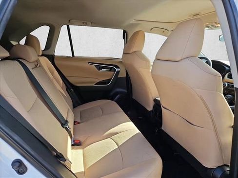 Used 2021 Toyota RAV4 XLE w/ Convenience Package FWD image 19