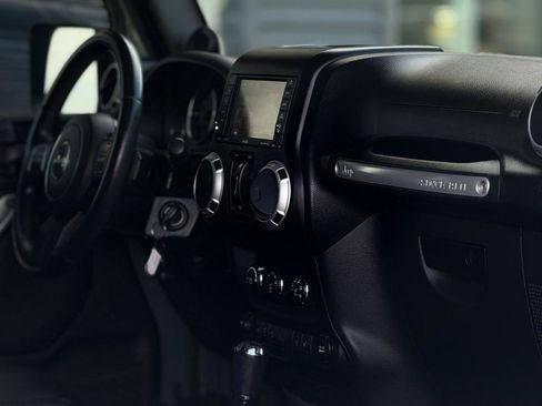 Used 2014 Jeep Wrangler Unlimited Sahara w/ Max Tow Package image 12