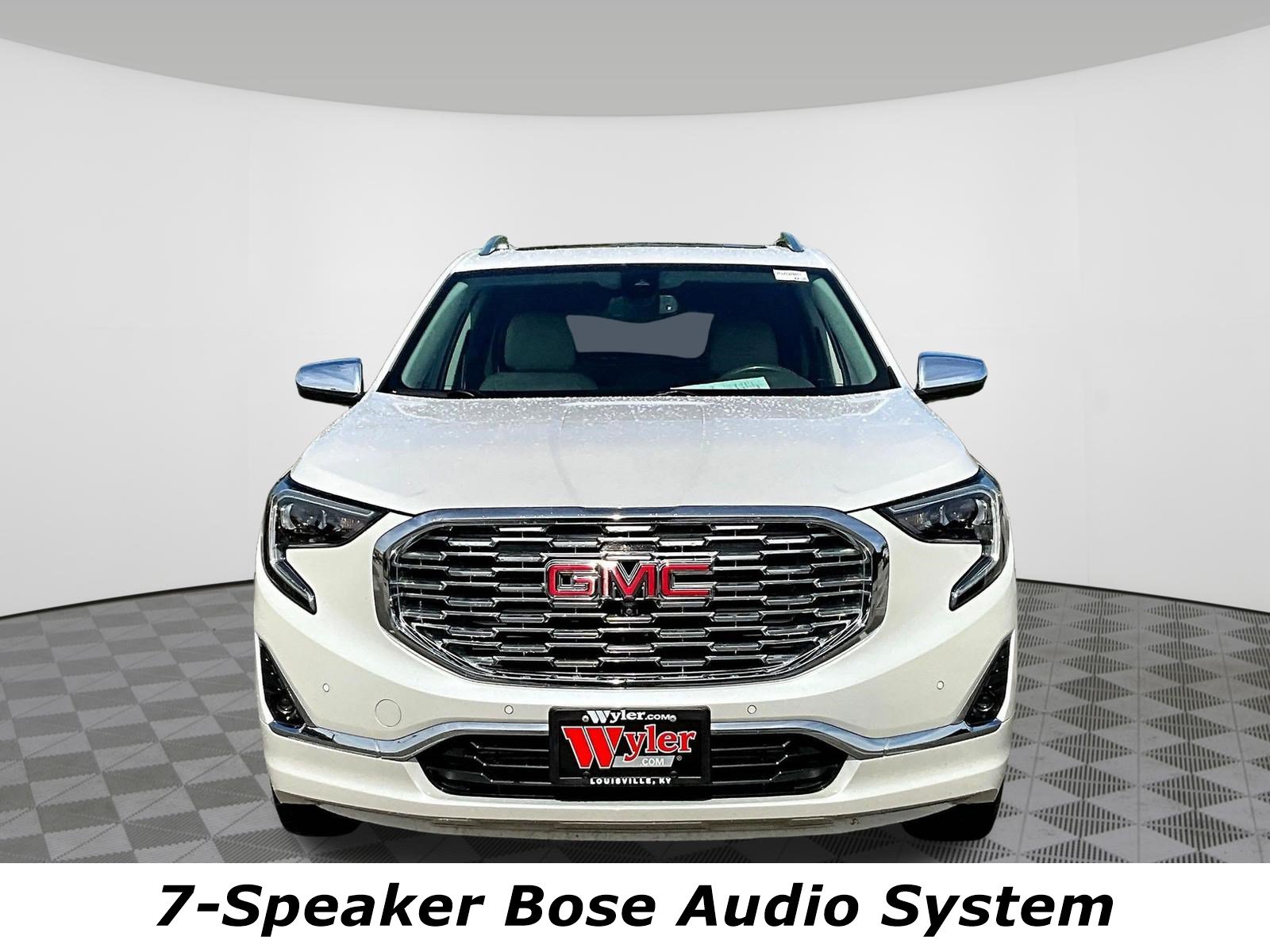 Used 2020 GMC Terrain Denali w/ Denali Premium Package AWD/4WD image 2
