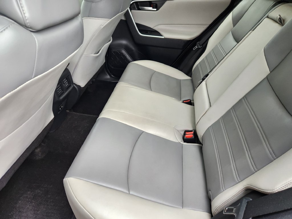 Used 2019 Toyota RAV4 XLE Premium w/ Cold Weather Package AWD/4WD image 19