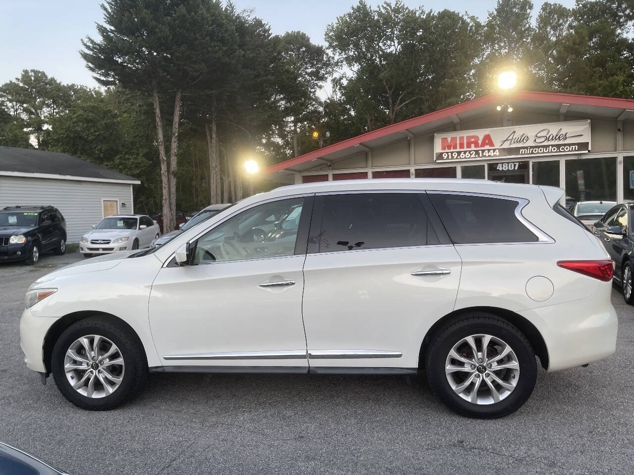 Used 2013 INFINITI JX35 AWD w/ Premium Pkg image 6