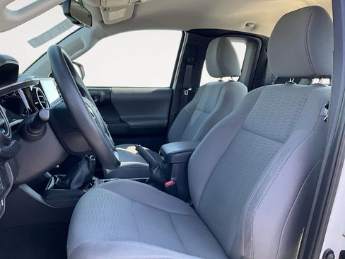 Used 2017 Toyota Tacoma SR AWD/4WD image 11