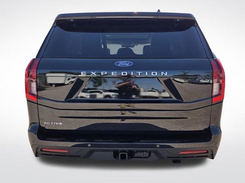 Certified 2025 Ford Expedition Active AWD/4WD image 8