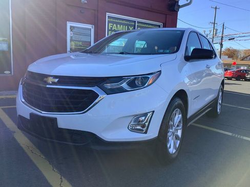 Used 2018 Chevrolet Equinox LS FWD image 3