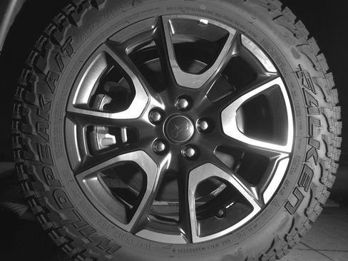 Used 2025 Jeep Compass Trailhawk AWD/4WD image 12