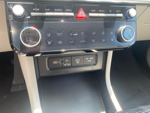 Used 2025 Hyundai Tucson Limited AWD/4WD image 22