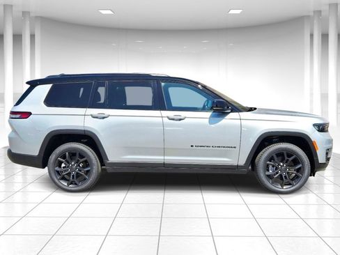 New 2025 Jeep Grand Cherokee L Limited AWD/4WD image 2