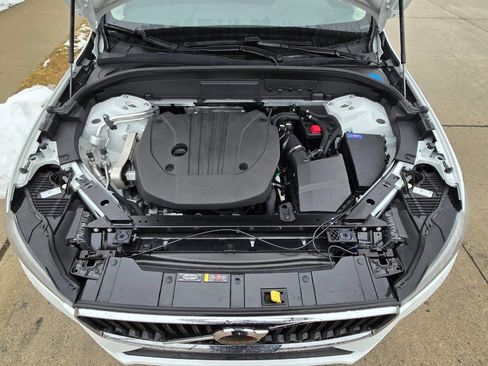 Used 2023 Volvo XC60 B5 Core image 48