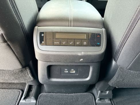 Used 2025 Nissan Pathfinder SV image 20