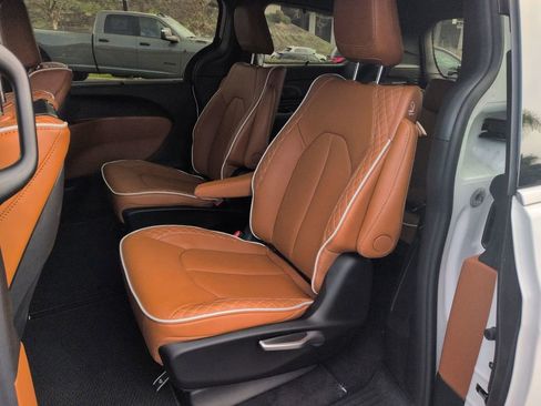 New 2026 Chrysler Pacifica Pinnacle w/ Trailer Tow Group image 19