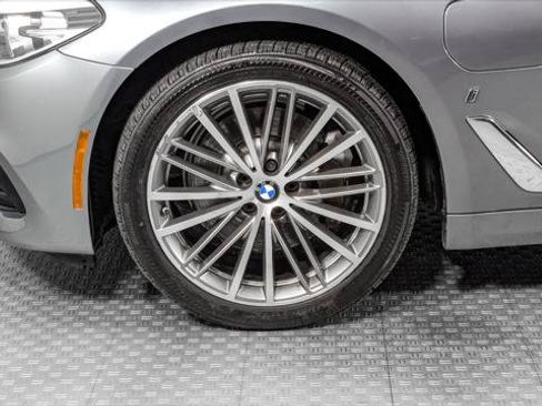 Used 2018 BMW 530e RWD image 33