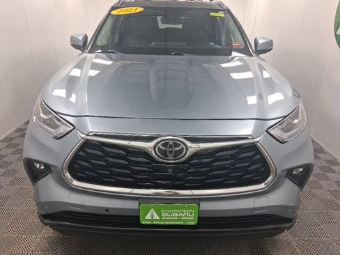 Used 2021 Toyota Highlander Limited AWD/4WD image 2