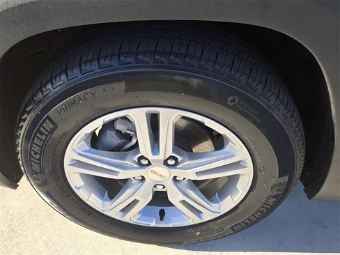 Used 2023 GMC Terrain SLE image 10