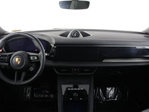 Used 2025 Porsche Macan Electric image 11