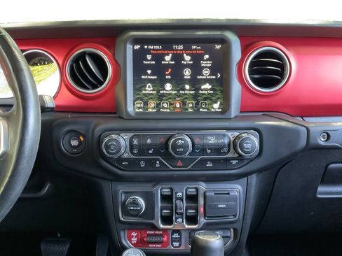 Used 2021 Jeep Gladiator Rubicon AWD/4WD image 12