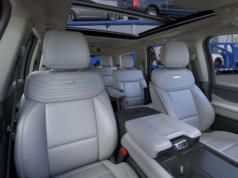 New 2026 Ford Expedition Platinum image 10