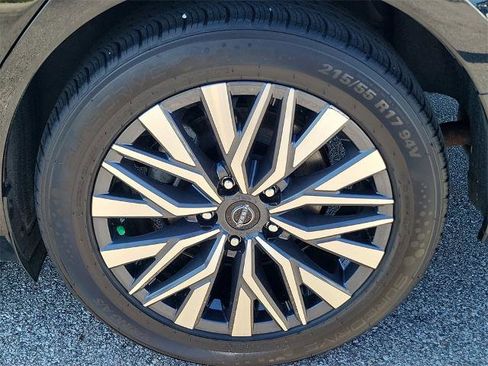 Certified 2024 Nissan Altima 2.5 SV image 13